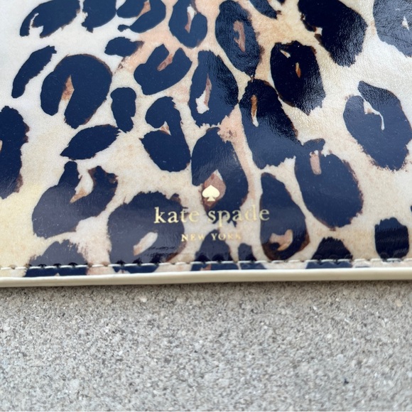 Kate Spade New York patent leather animal print, leather lining, gold-tone Zip - Picture 4 of 11